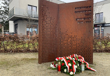 Tablica upamiętniająca Bohaterów Ziemi Jarocińskiej w latach 1939-1950.