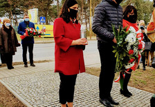 Z uroczystości  składania kwiatów w miejscu upamiętniającym Żołnierzy Wyklętych