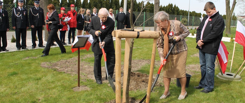 Kolejny Dąb Katyński w Mieszkowie